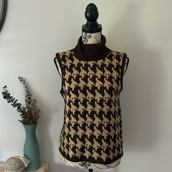 Mixit Sweaters - Vintage Mixit Brown and Cream Houndstooth Turtleneck Sweater